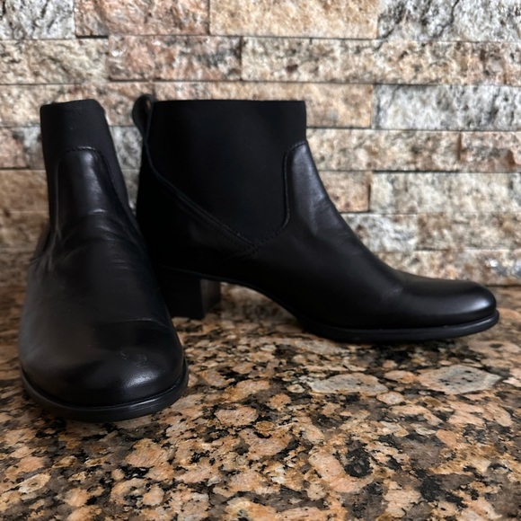 Munro Cate Water Resistant Chelsea Boot Black Leather 7N - Picture 2 of 8